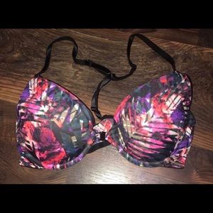 Victoria Secret T-shirt bra. 34C